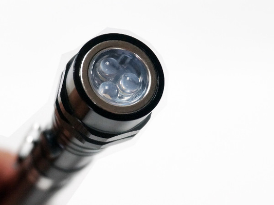 قابلة للتمديد Magnetism LED Pen مصباح يدوي 22m Beam Distance تخصيص اللون
